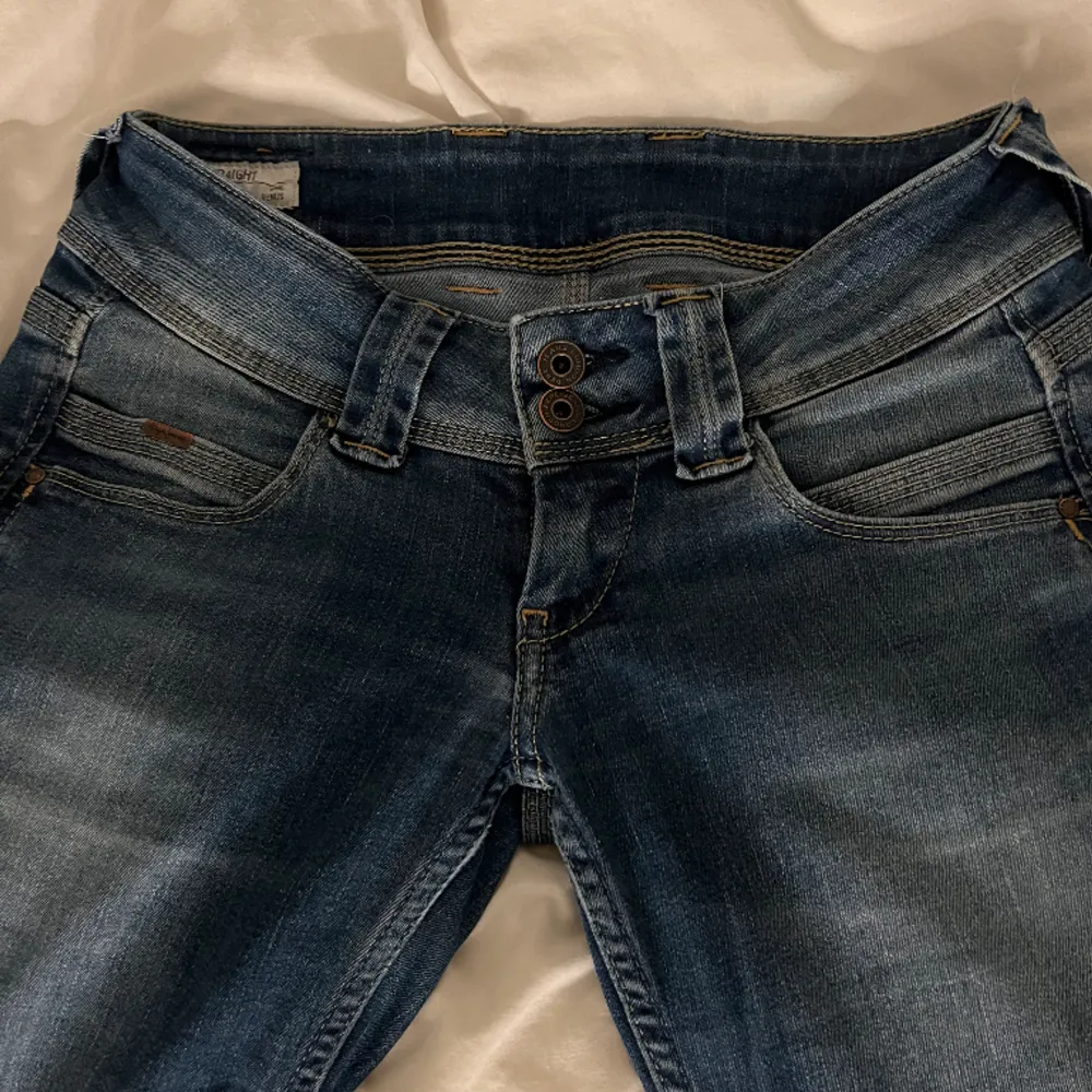 Super populära och snygga jeans från Peppe i modellen Venus. Inga defekter då de knappt är använda. Ny pris är 1000kr men jag säljer för 300kr. Pris kan diskuteras.. Jeans & Byxor.