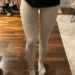 Stronger tights  - I fint skick, använda ett fåtal gånger 💘storlek M, men passar mig som är en S