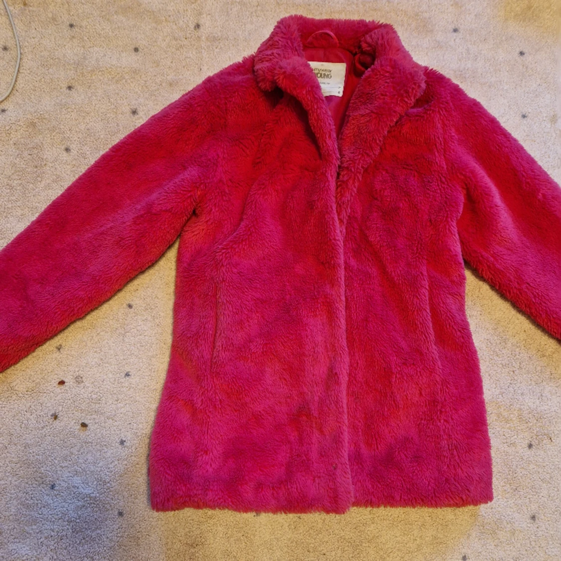 Fluffig hot pink päls jacka