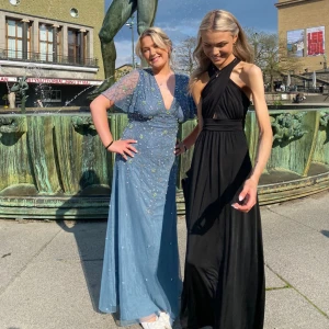 Balklänning/aftonklänning - Säljer min balklänning, använd en gång  i utmärkt skick🌟🩷(nypris 1800)