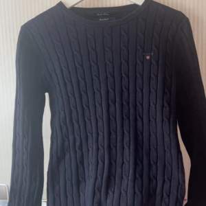En superfin gant tröja(Stockholmsstil) säljer pga att den är för liten men så fin och säljer till bra pris!❤️
