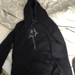 Cool elephant  - TRYCK INTE PÅ KÖP NU! Säljer min hoodie från cool elephant storlek S/M använd Max två gånger. Säljer för 270kr nypris 600kr 