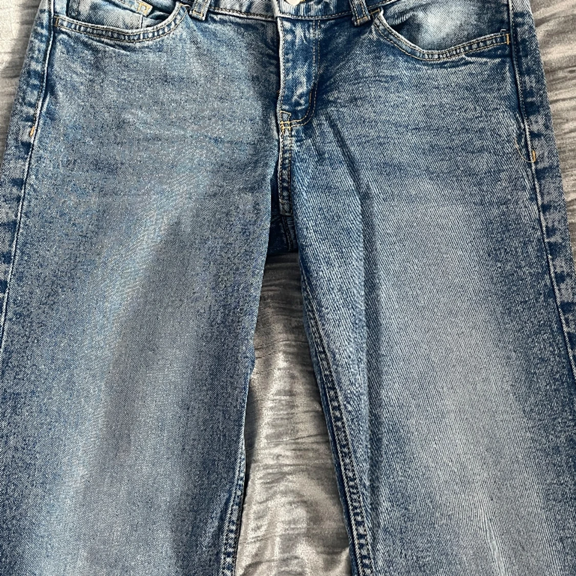 Blåa lågmidjade jeans  - 90