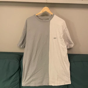 Pull and Bear T-shirt - Oversized T-shirt med mjukt material och schyssta färger. Perfekt till sommaren! 