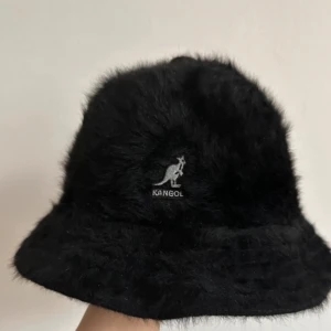 Kangol Fugora Bucket Hat - Fintskick, nypris 1100kr