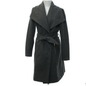 Kappa - Köpte på Sellpy men den har inte kommit till användning då jag inte tyckte jag passade i den. Den är i bra skick och ser ut som ny.