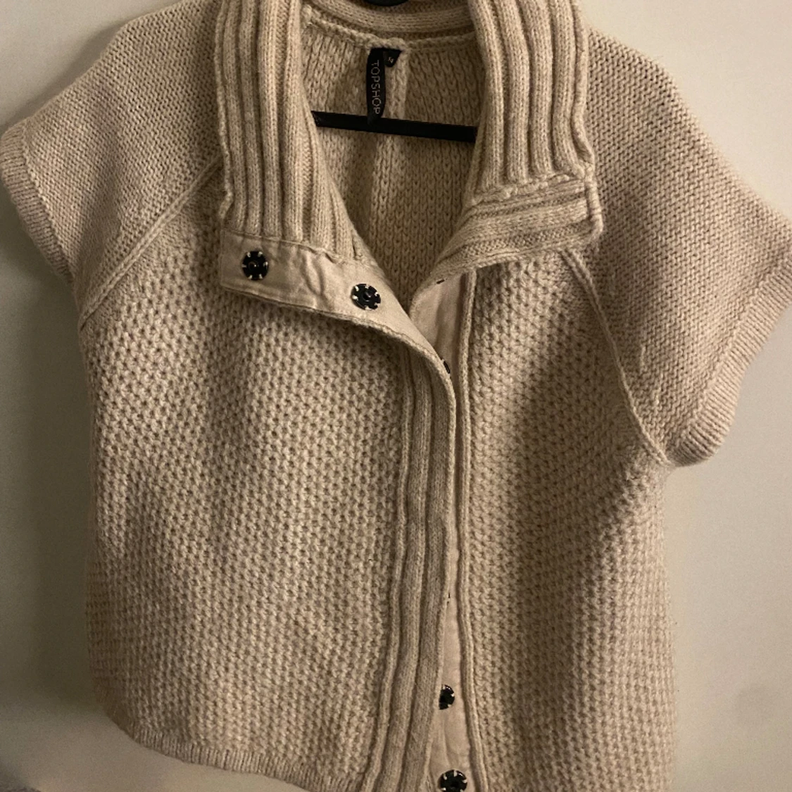 Kortärmad stickad kofta - 91