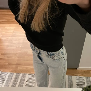 Jeans zara  - Super fina jeans från zara, storlek 36, bra skick men kommer tyvärr inte till användning längre🩷