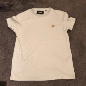 Skick 6/10, köptes för ungefär 1 år sedan säljer på grund av att den är för liten. - Skick 6/10