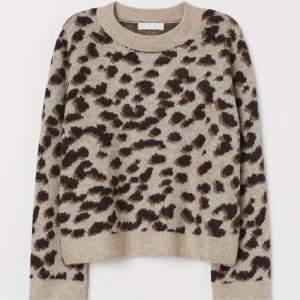 Säljer nu min så fina leopard tröja från hm, helt slutsåld, extremt eftertraktad🥰skicka gärna prisförslag (lånade bilder)❤️