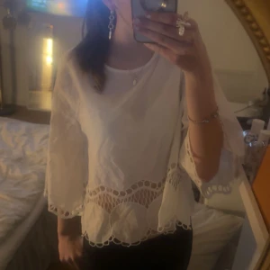 INTRESSEKOLL - Jag funderar på att sälja denna fina trekvartarmade blusen från mango då den tyvärr inte säljs längre. Den är i storlek M men passar mig som vanligtvis har XS-S. Den är andvänd 1 gång och är som helt ny💞💞