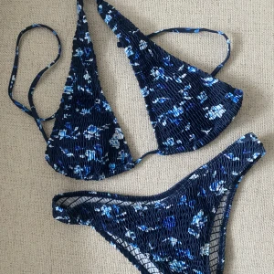 Bikini - Riktigt snygg bikini som sitter väldigt fint!  Endast testad