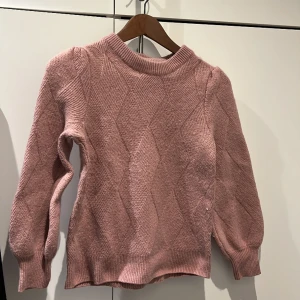 Rosa Ylletröja  - Rosa 15% ylletröja, varm o skön stickad tröja. Använd fåtal gånger.