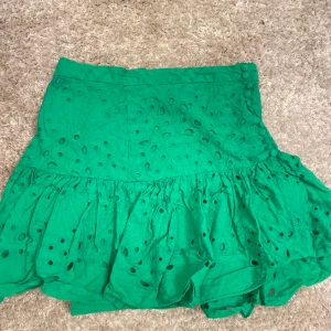 Kjol❣️ - Fin grön kjol ifrån zara❣️knappt använd, nypris 499kr