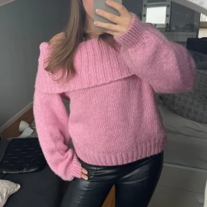 Stickad tröja - Säljer denna stickade tröja från Gina Tricot