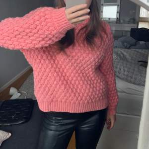 Säljer denna rosa stickade tröja från H&M