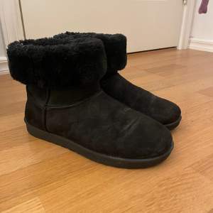 Uggsliknande skor använda en vinter 