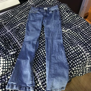 Jeans botcut lowaste (stav) - Använda typ 3gånger köpta för 300 