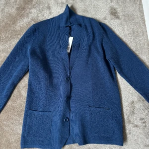 Snygg kofta - Kofta som är köpt i Italien, stl s. Helt ny