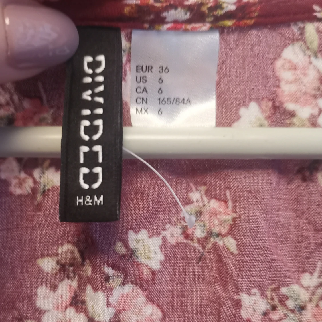 Super söt blommig liten sommarklänning  - 90