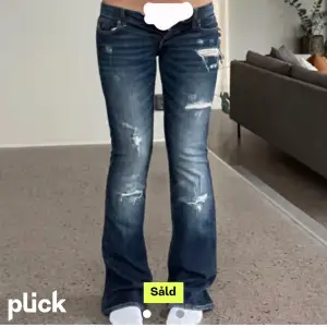 Säljer dessa snygga jeans då de är för taighta på mig, as bra skick och väldigt snygga byxor!!! Bilder tagna från hon ja köpte de av här på plick.