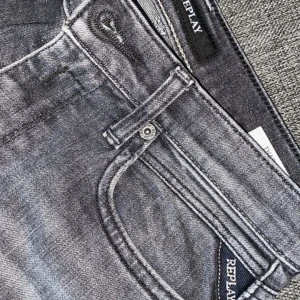 Replay byxor  - Har inte använt de som mycket sedan blev de små och tänkte sälja de  Och exakt som nya  PRIS KAN DISKUTERAS!!  