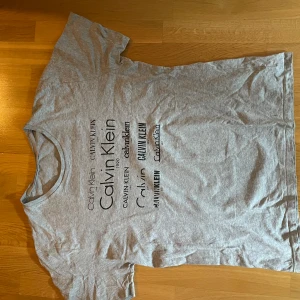 Kevin Klein T-Shirt  - Har växt utt den den är i ”L” pris kan diskuteras vid snab afär 