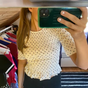 Prickig topp - Värdens sötaste och finaste tröja som jag fått väldigt mycket komplimanger för! Väldigt skön och stretchig