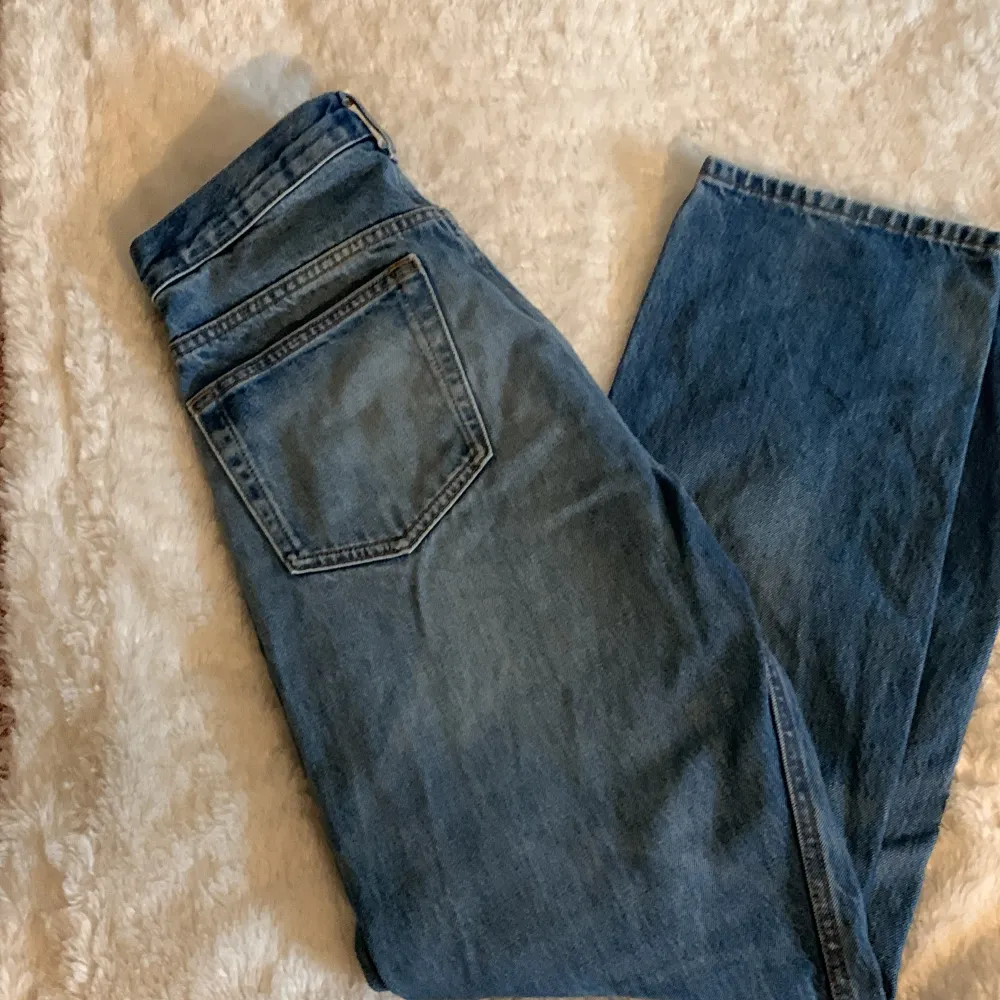 Weekday jeans som bara legat o dammat i garderoben. Jeans & Byxor.