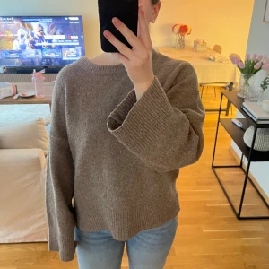 Tröja  - Stickad tröja från vero Moda. Använd några få gånger 