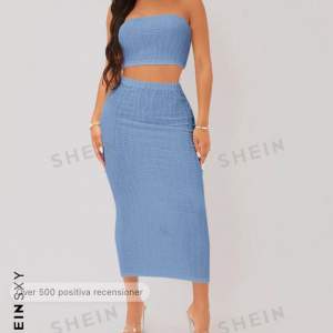 Ett blått set från SHEIN, kjol och topp. Aldrig använd, originalpris 149kr.