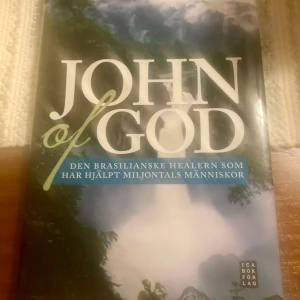 Bok ”John of God”, presenttips!  - I nyskick, bara öppnat den och bläddrat lite.