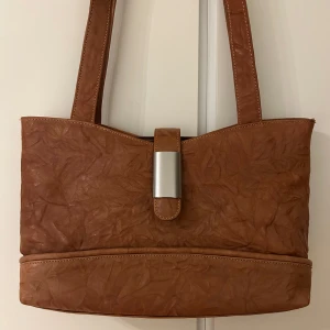 Vintage brun väska - Superfin väska utan några slitningar😍