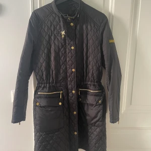 Vår jacka barbour - Svart i strl 40. Fint skick 