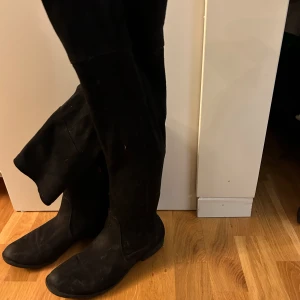 Over knee stövlar  - Over knee stövlar i storlek 38