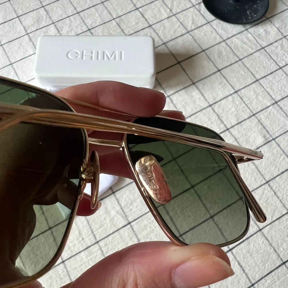 Säljer dessa snygga solglasögon från CHIMI i modellen Aviator. Har använts men fortfarande i fint kvalité. Inga synliga tecken på användning ✨. Accessoarer.