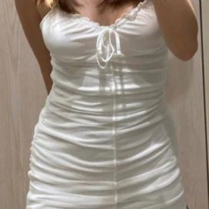 klänning - aldrig använda, i bra skick!