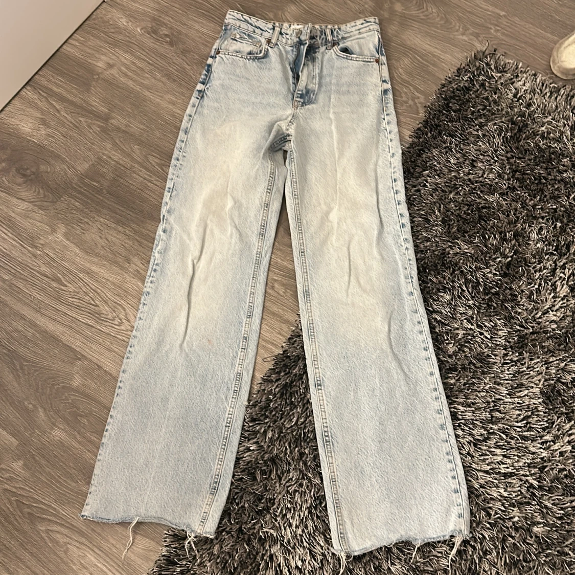 ljusa jeans