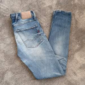 Replay Anbass jeans i mycket bra skick. Skick 7,8/10 Stolek W28 L32