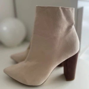 Boots  - Beige Boots/skor från IMVEE strl 39 använt 1 gång 