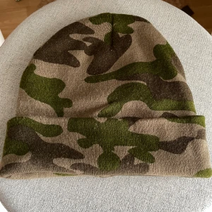 Beanie camo hat - Uesd but in good condition 