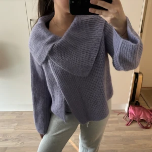 Stickad kofta/cape - Stickad kofta/cape I jättefint skick, precis som ny. Köpt vintage  