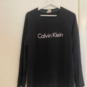 Vintage Calvin Klein shirt - Fits good