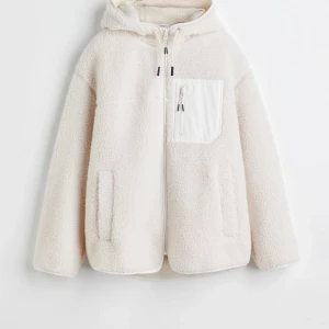 Teddy jacka - Andra bilden är jackan i rätt färg