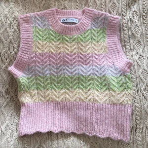 Flerfärgad väst Zara - Supersöt, knappt använd!