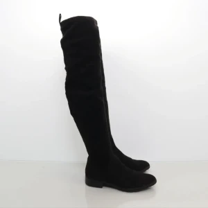 Stövlar Zara - Köpte själv i andra hand. Jag har aldrig använt dem. Dem är mycket sparsamt använda ab tidigare ägare.  Dragkedja insida.