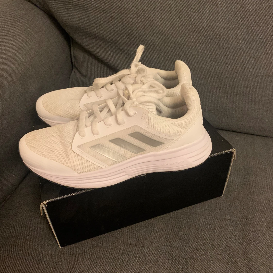 Adidas Sneakers