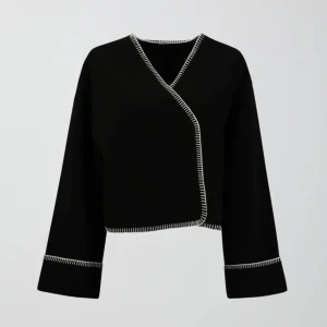 Gina Tricot Kofta Svart - Jätte fin kofta från Gina Tricot, säljer då jag köpte i för stor storlek😍nästan helt oanvänd i mycket gott skick! Nypris 500 kr, skriv för egna/fler bilder