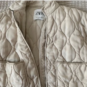 Zara jacka  - Jättesnygg populär jacka från zara. Nypris 800 