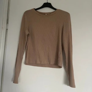 Tröja  - Ganska genomskinlig men skön och fin 